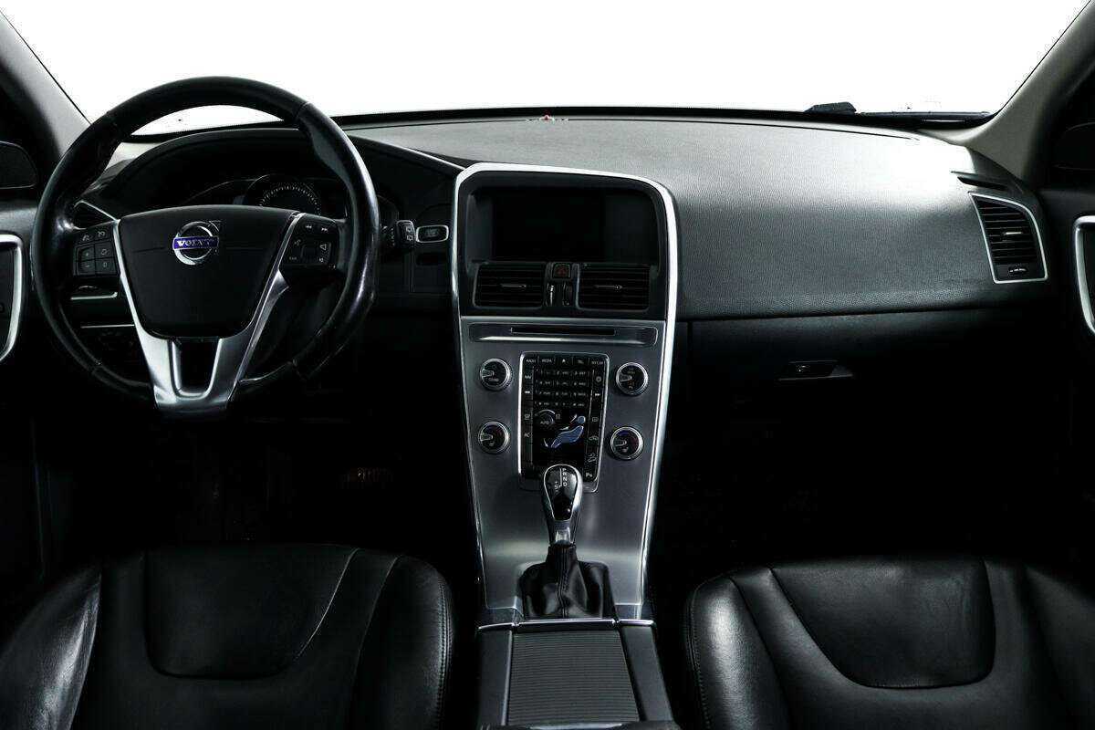 Б/У Вольво ИксЦ60 2016 года. Фото: #10