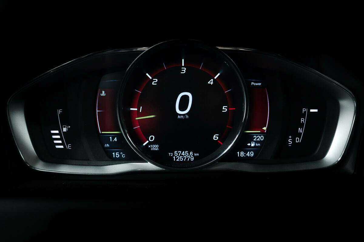 Б/У Вольво ИксЦ60 2013 года. Фото: #9