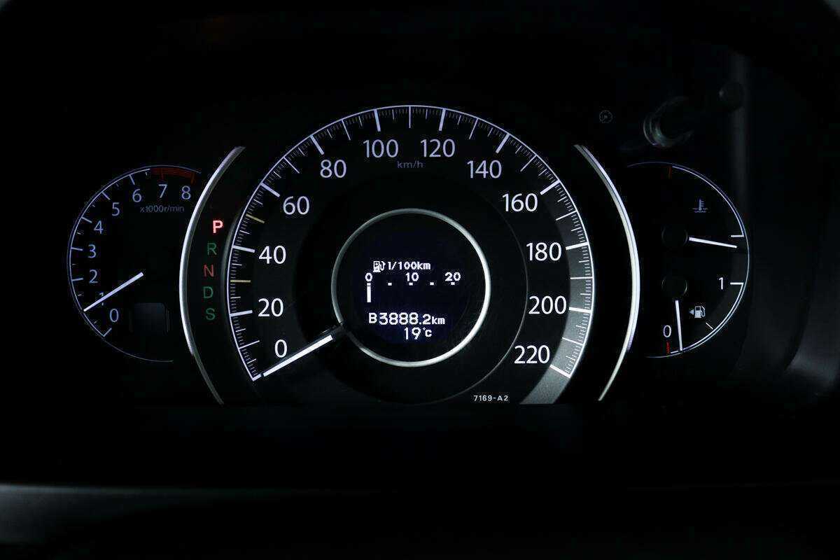 Б/У Хонда ЦР-В 2015 года. Фото: #9