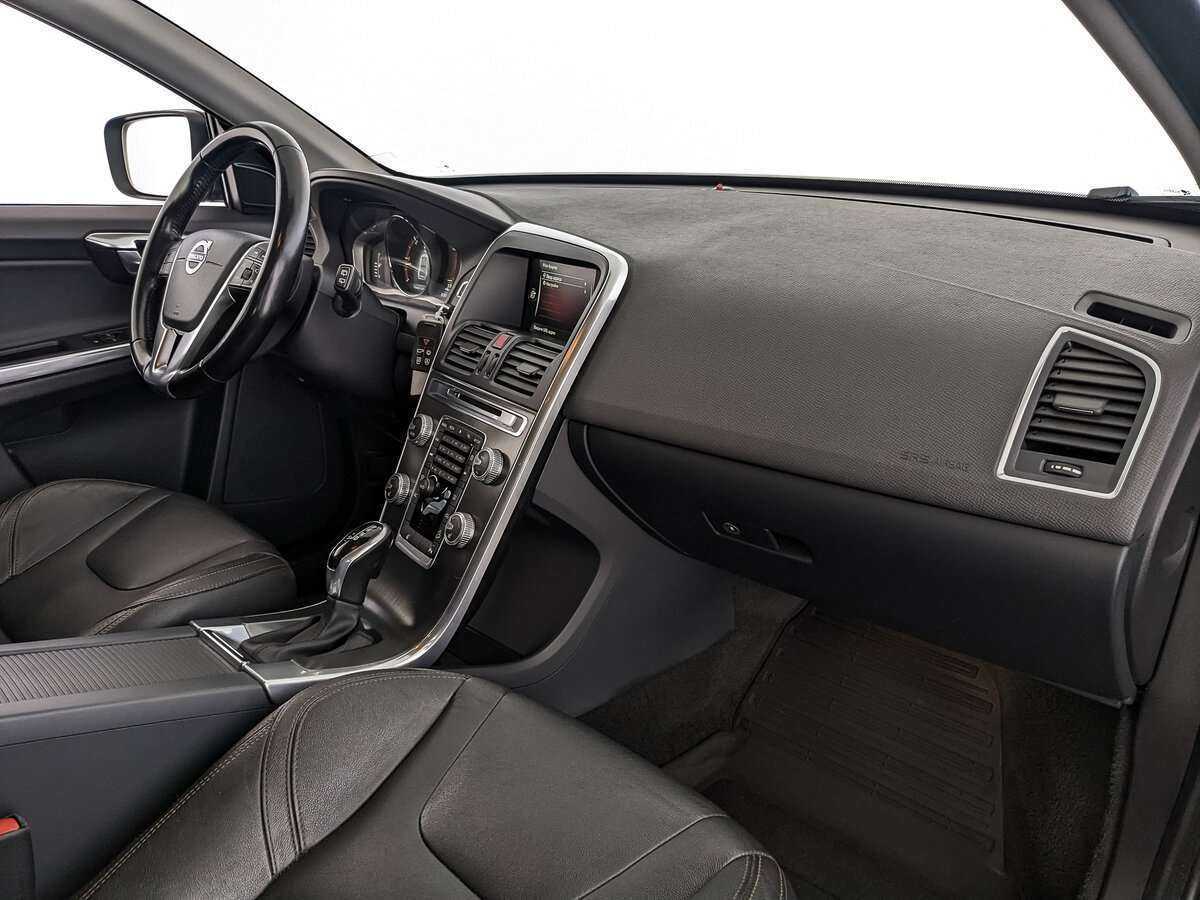 Б/У Вольво ИксЦ60 2015 года. Фото: #8