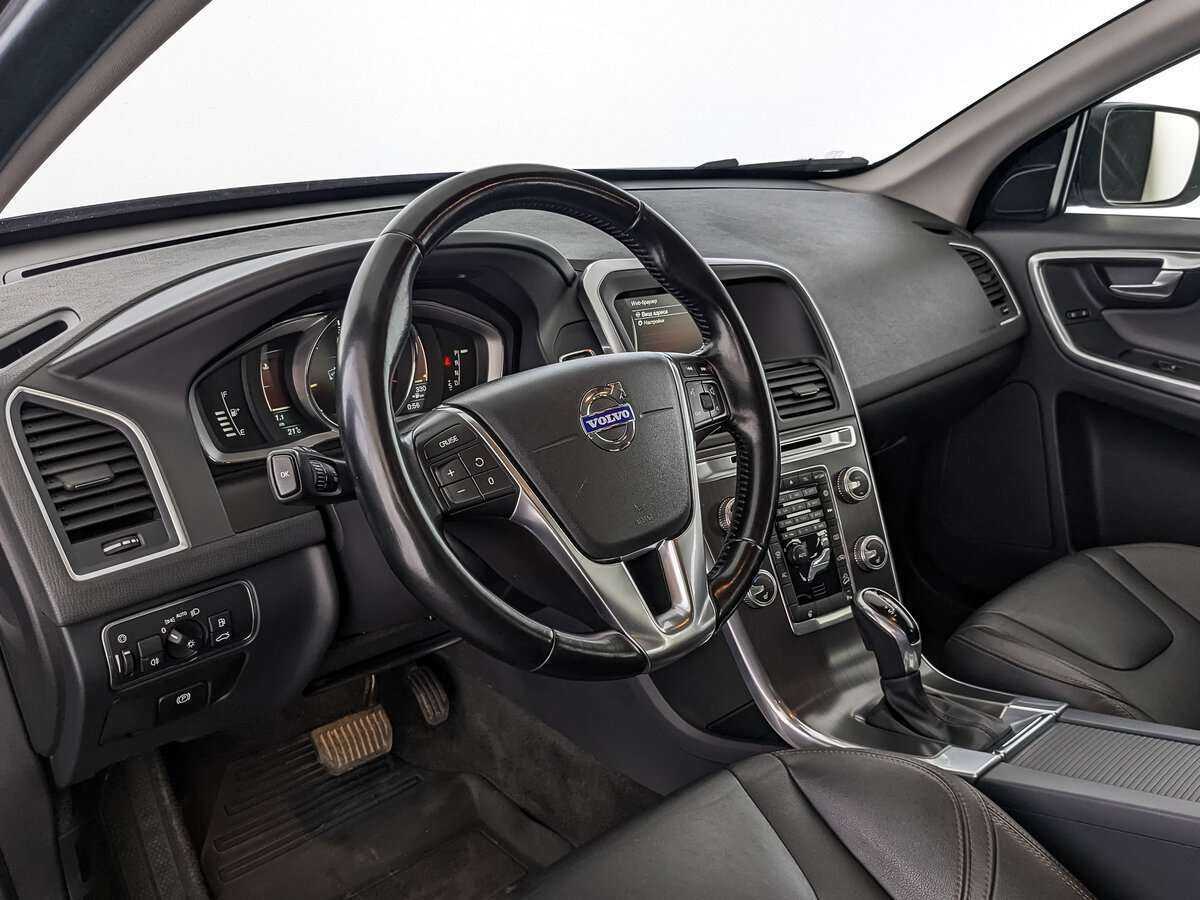 Б/У Вольво ИксЦ60 2015 года. Фото: #10