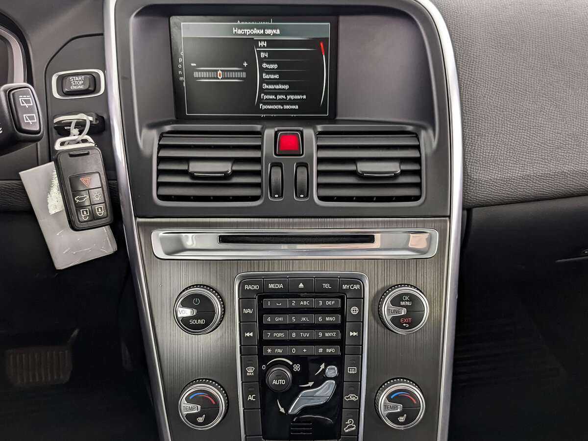 Б/У Вольво ИксЦ60 2015 года. Фото: #12