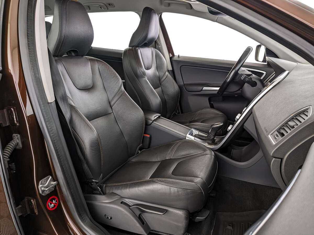 Б/У Вольво ИксЦ60 2015 года. Фото: #19