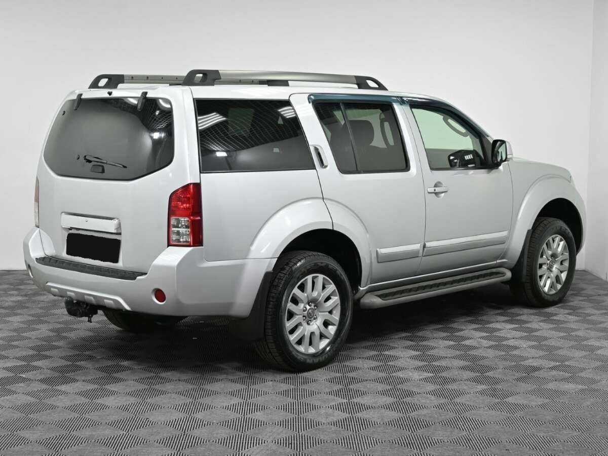 Б/У Ниссан Патфайндер 2012 года. Фото: #1