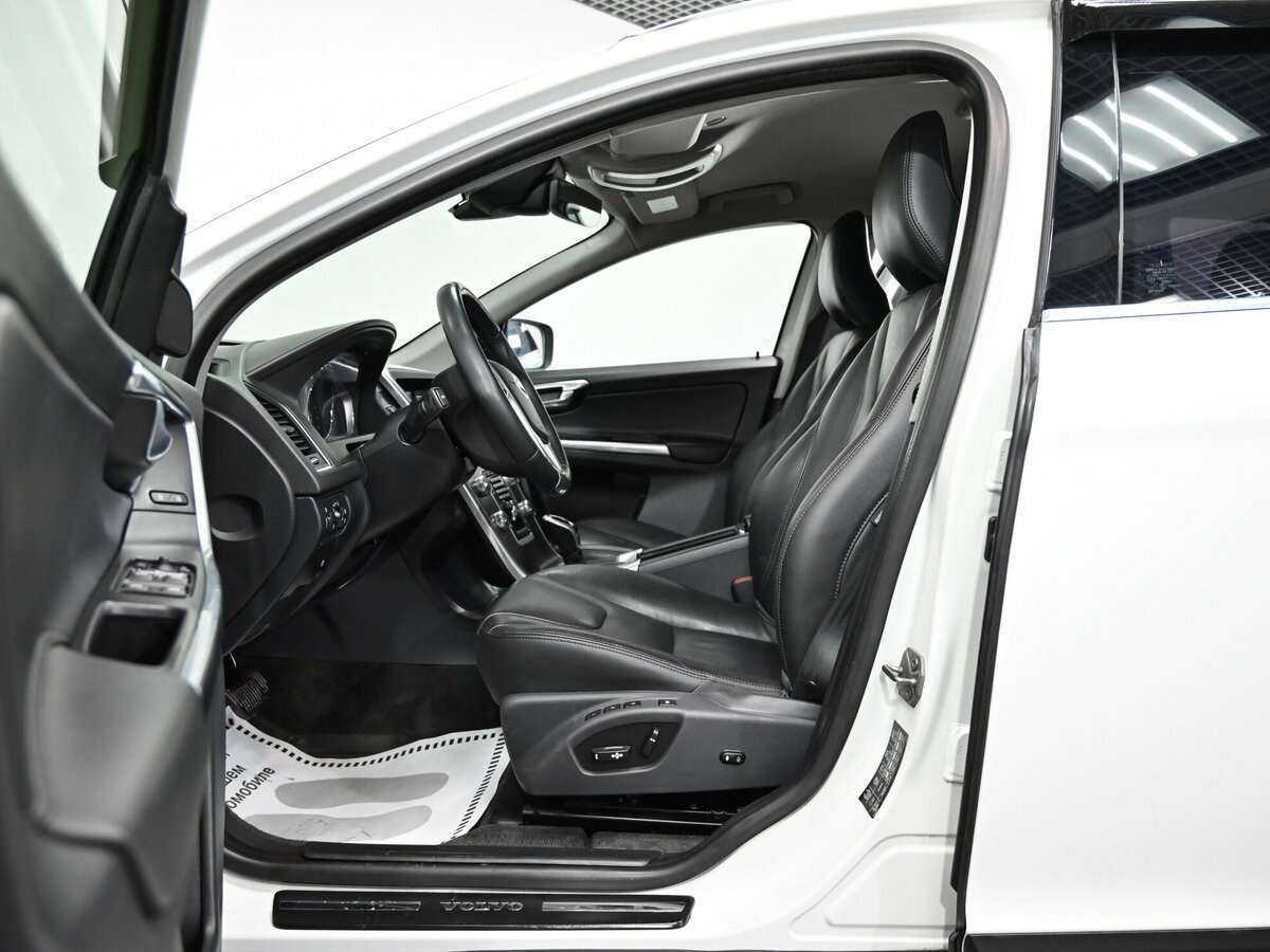 Б/У Вольво ИксЦ60 2014 года. Фото: #4