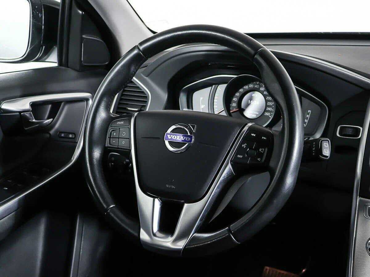 Б/У Вольво ИксЦ60 2017 года. Фото: #9