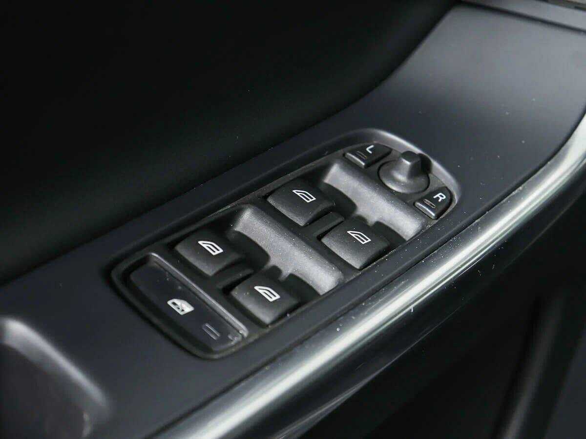 Б/У Вольво ИксЦ60 2017 года. Фото: #17