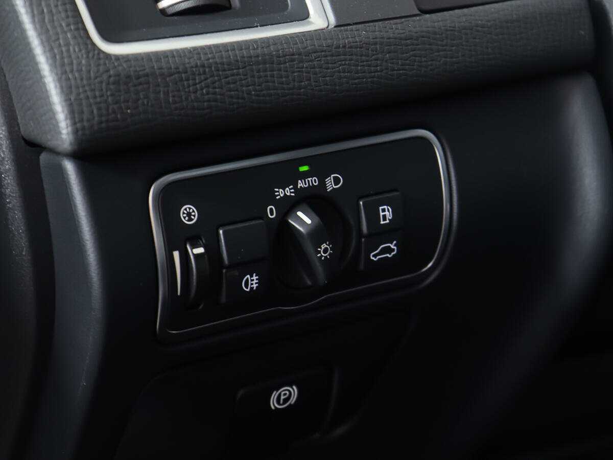 Б/У Вольво ИксЦ60 2015 года. Фото: #19