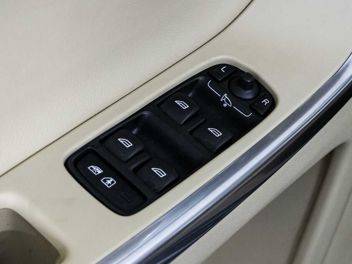 Б/У Вольво ИксЦ60 2016 года. Фото: #11