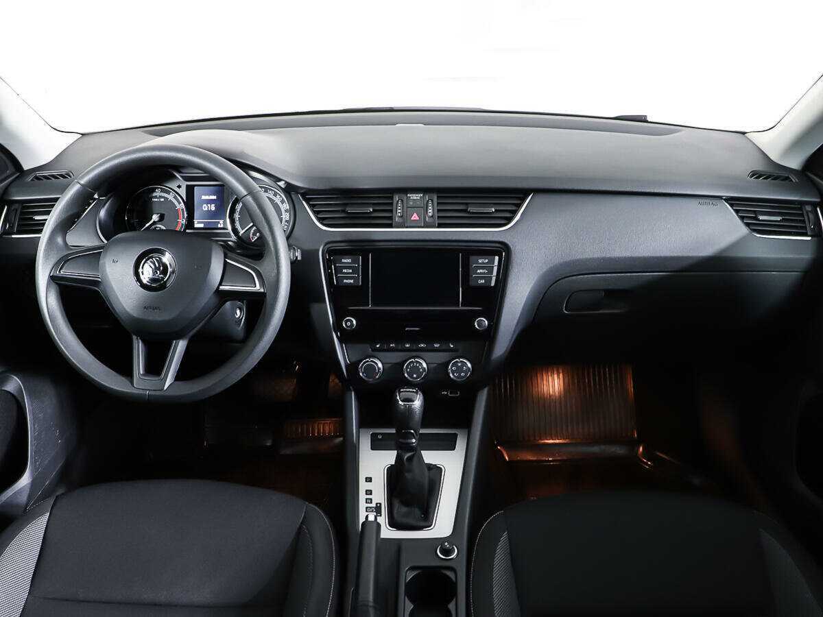 Б/У Шкода Октавия 2018 года. Фото: #10