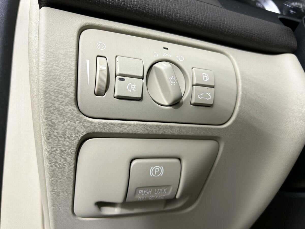 Б/У Вольво ИксЦ60 2012 года. Фото: #8