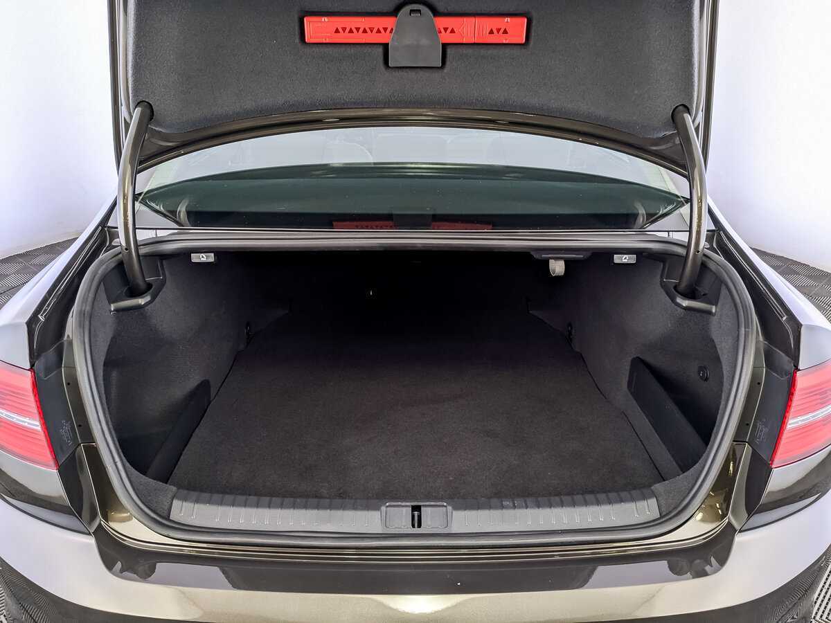 Б/У Фольксваген Пассат 2017 года. Фото: #9