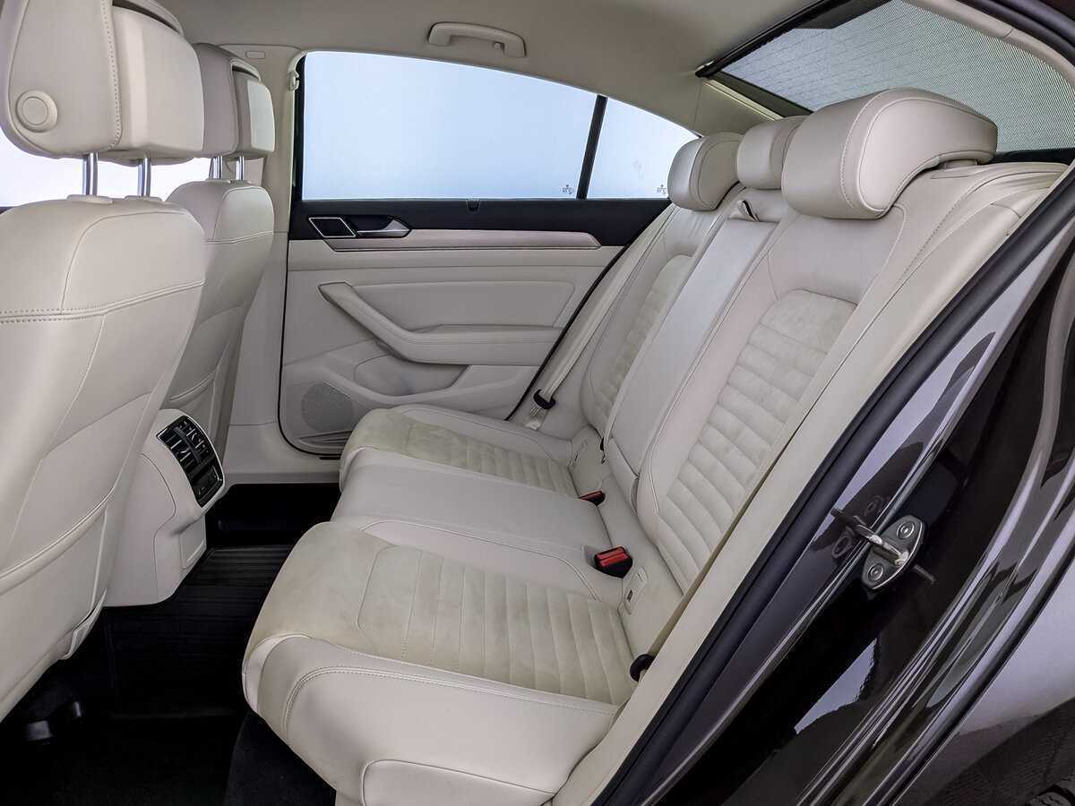 Б/У Фольксваген Пассат 2017 года. Фото: #11