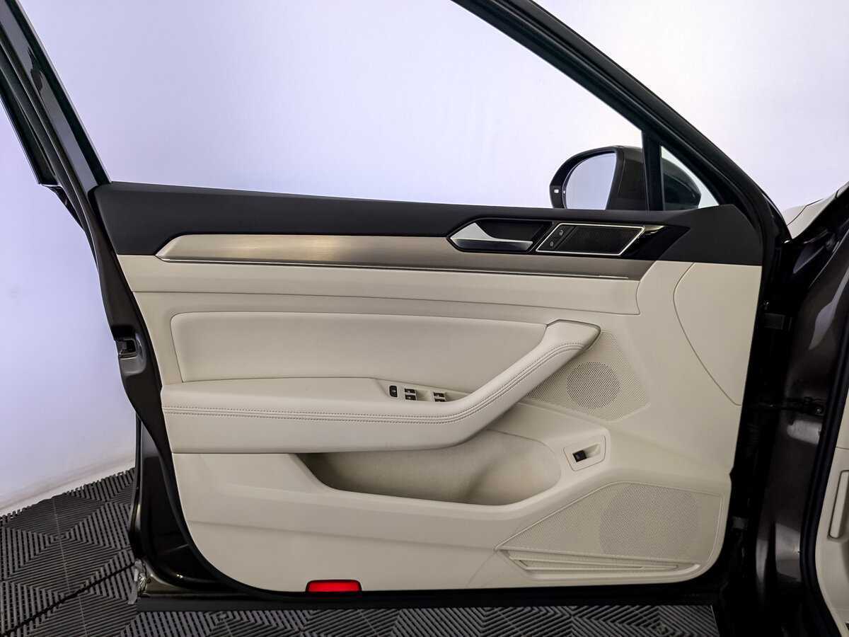 Б/У Фольксваген Пассат 2017 года. Фото: #16