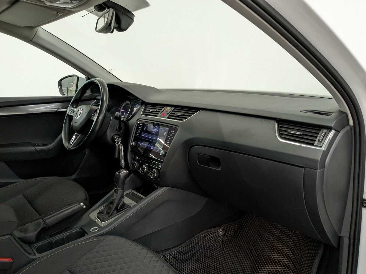 Б/У Шкода Октавия 2017 года. Фото: #10