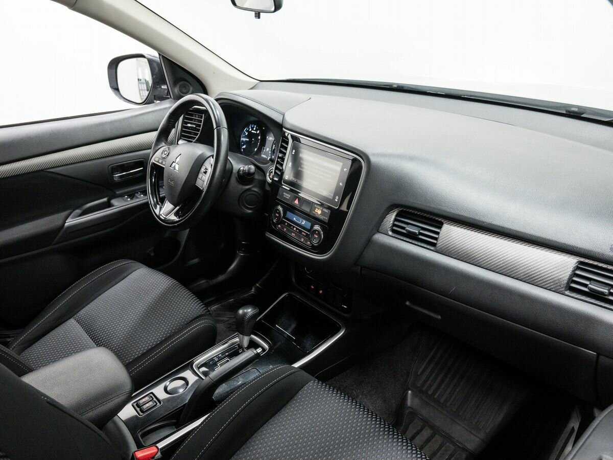 Б/У Митсубиши Оутлэндер 2018 года. Фото: #7