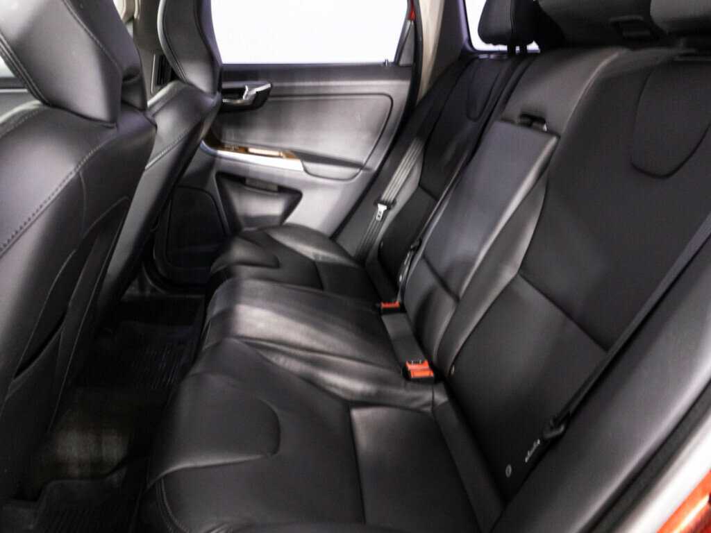 Б/У Вольво ИксЦ60 2014 года. Фото: #9