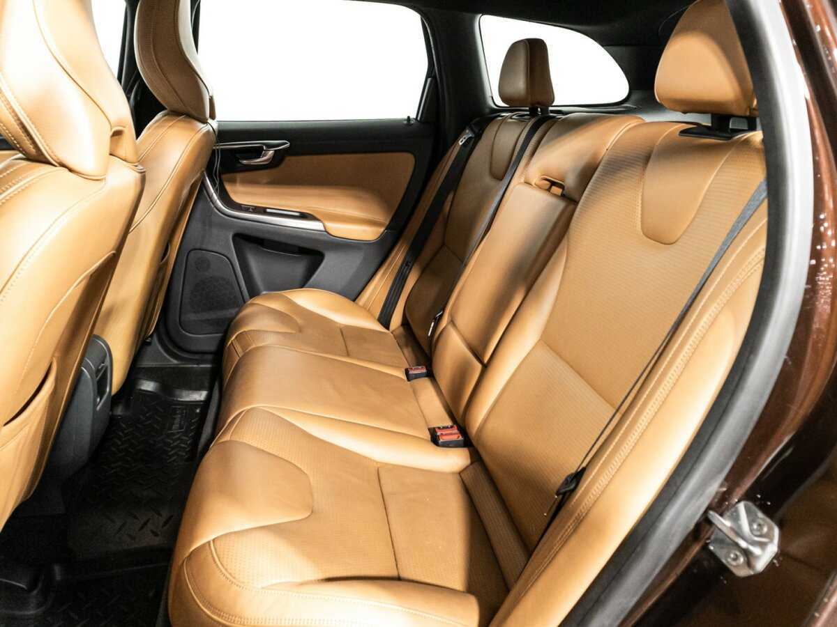 Б/У Вольво ИксЦ60 2014 года. Фото: #9