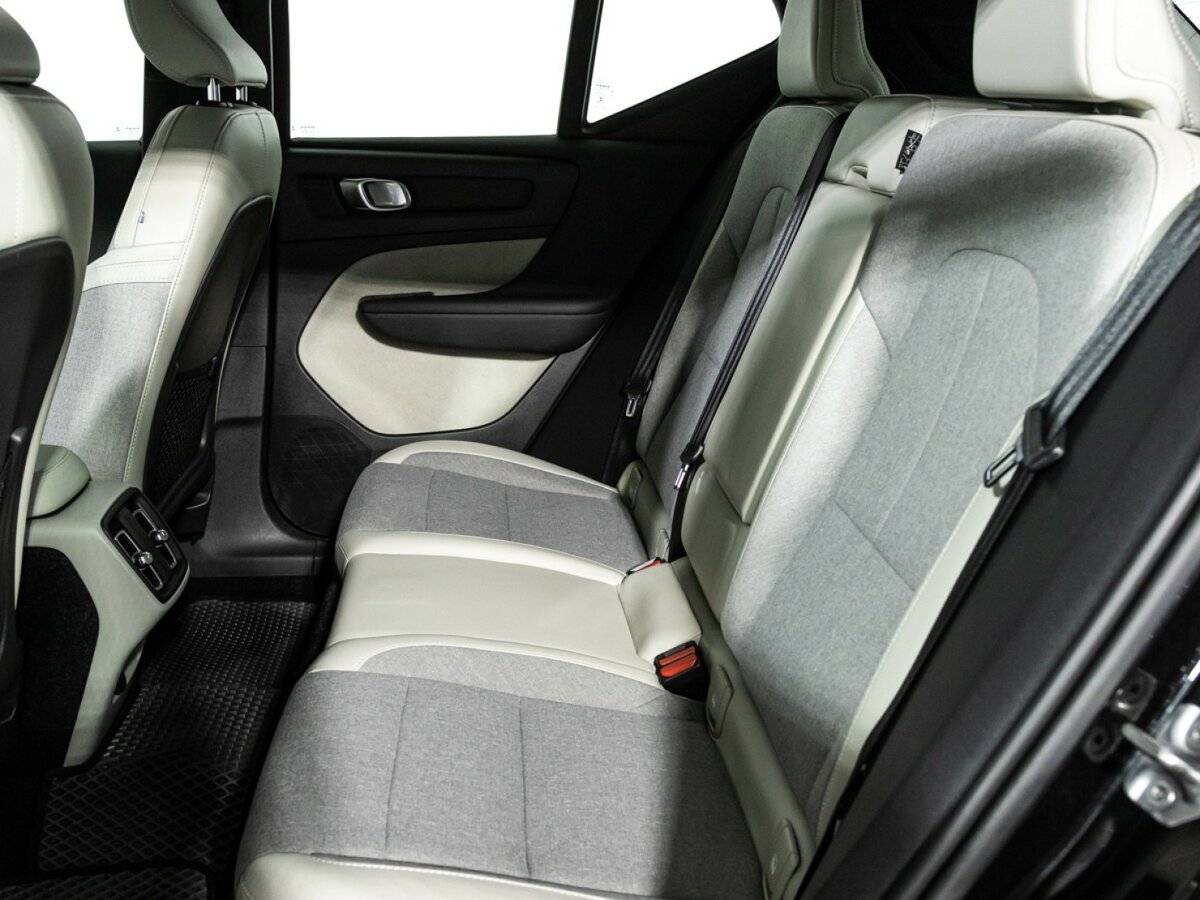 Б/У Вольво ИксЦ40 2018 года. Фото: #9