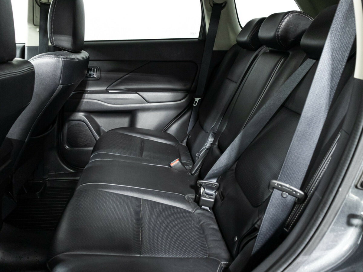 Б/У Митсубиши Оутлэндер 2014 года. Фото: #9