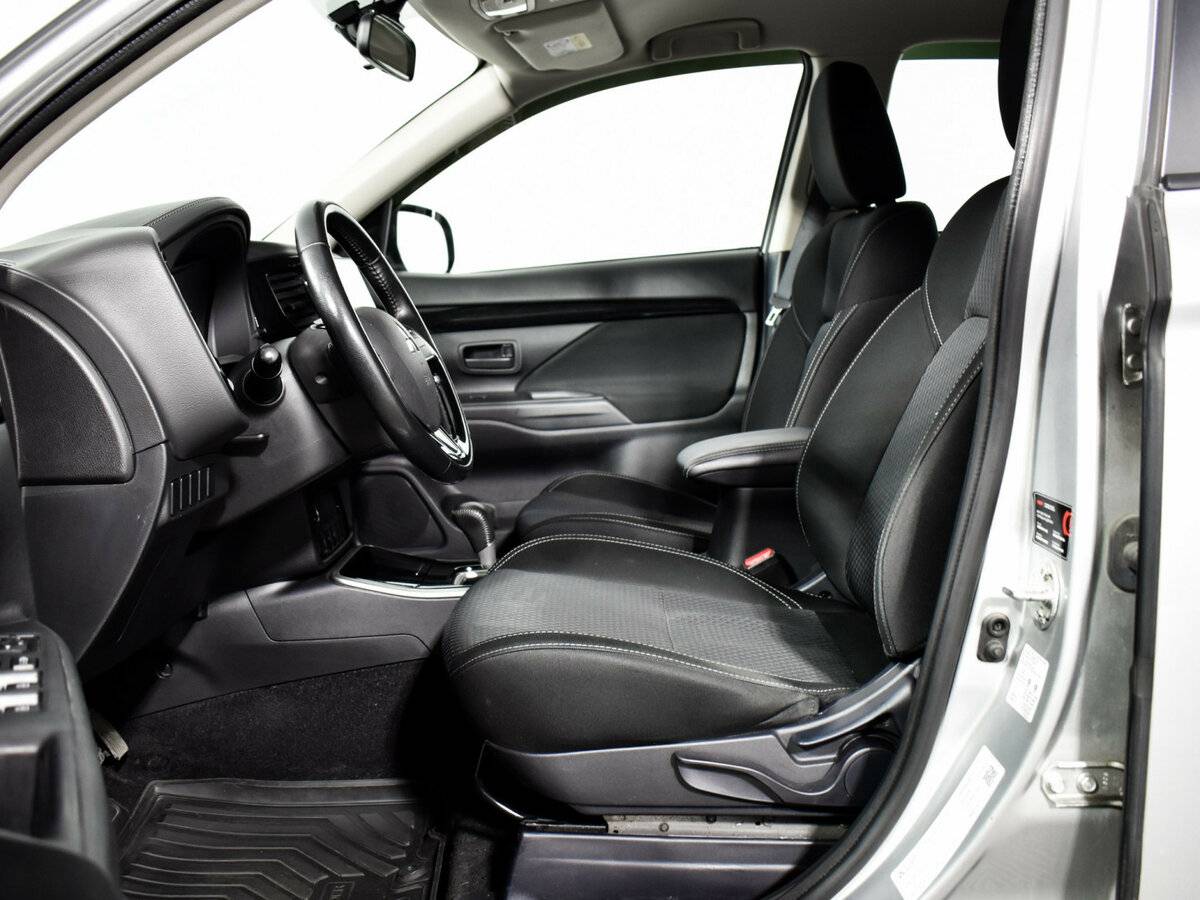 Б/У Митсубиши Оутлэндер 2018 года. Фото: #7