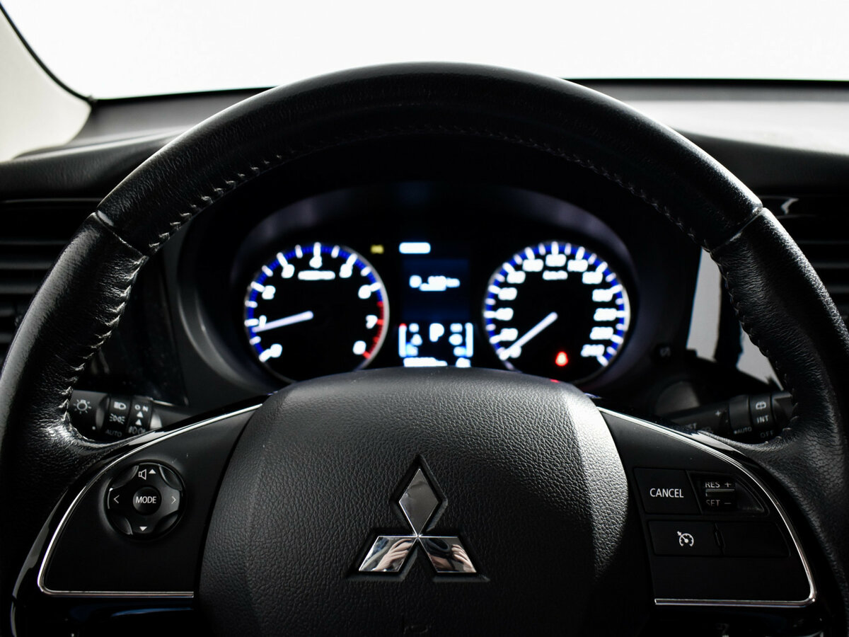 Б/У Митсубиши Оутлэндер 2018 года. Фото: #11