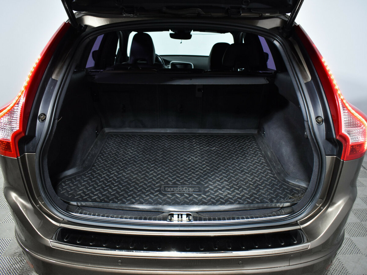 Б/У Вольво ИксЦ60 2017 года. Фото: #17