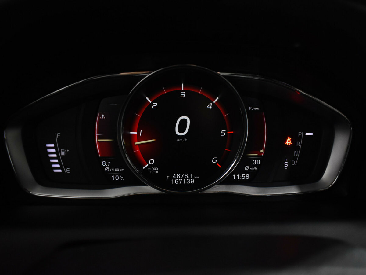 Б/У Вольво ИксЦ60 2017 года. Фото: #18