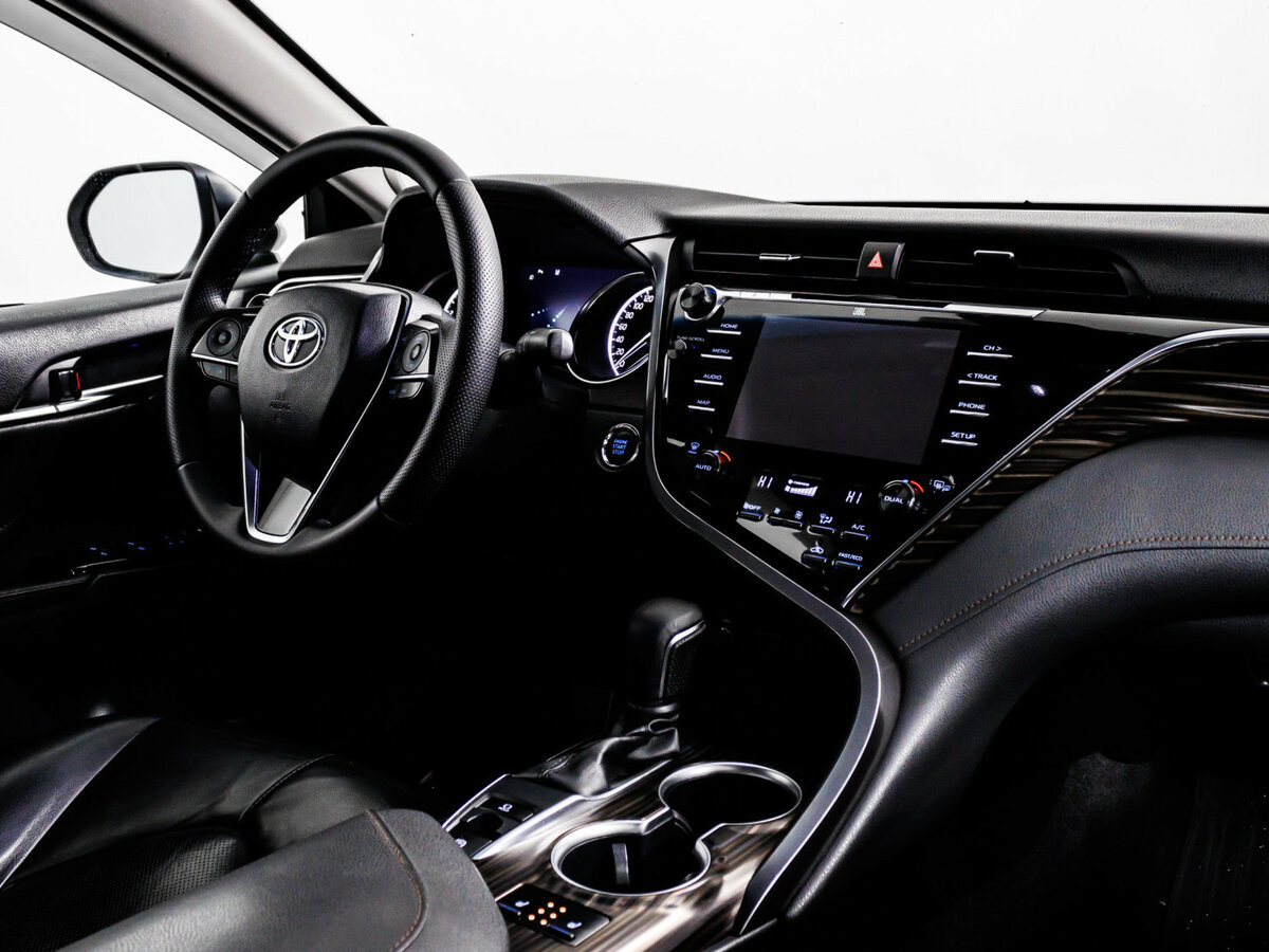 Б/У Тойота Камри 2019 года. Фото: #8